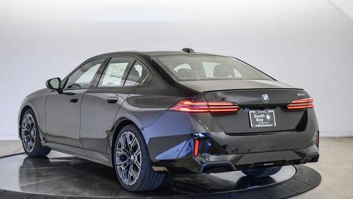 Black Sapphire 2027 BMW 530 i