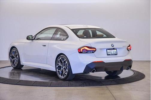 2025 BMW 230 i