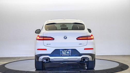 2023 BMW X4 xDrive30i