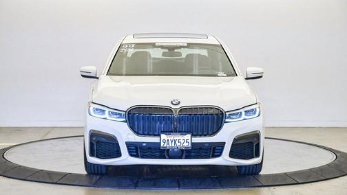 2022 BMW 740 i