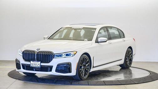 2022 BMW 740 i