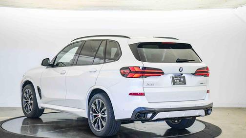 Mineral White Metallic 2026 BMW X5 xDrive40i