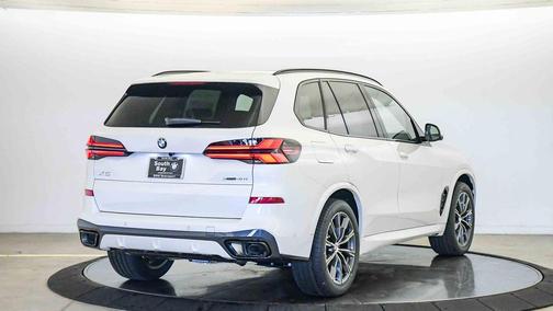 Mineral White Metallic 2026 BMW X5 xDrive40i