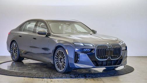 2026 BMW 740 i