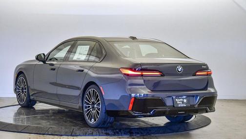 2026 BMW 740 i