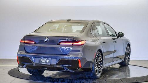 2026 BMW 740 i