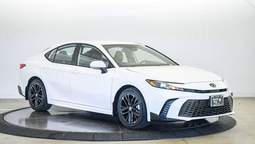 Ice 2025 Toyota Camry SE