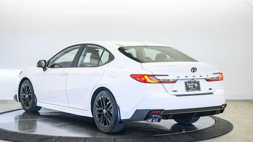 Ice 2025 Toyota Camry SE