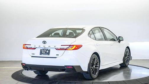 Ice 2025 Toyota Camry SE