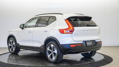 Crystal White 2026 Volvo XC40 Plus, B5 AWD Gas (mild hybrid), Dark