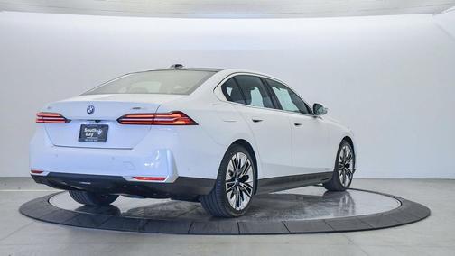 2025 BMW i5 xDrive40