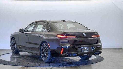 2026 BMW 760 xDrive
