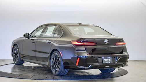 2026 BMW 740 i