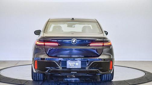 2026 BMW 740 i