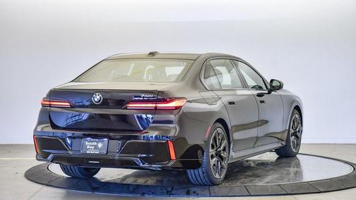2026 BMW 740 i