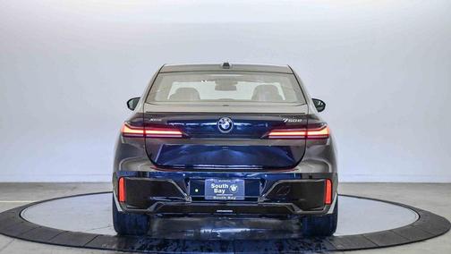 2026 BMW 750e i xDrive