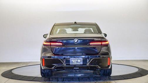 2026 BMW 750e i xDrive