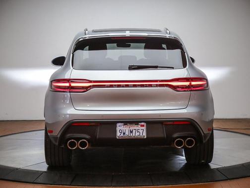 Dolomite 2026 Porsche Macan Macan