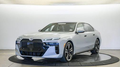 Brooklyn Grey Metallic 2023 BMW 740 i