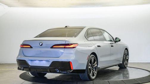 Brooklyn Grey Metallic 2023 BMW 740 i