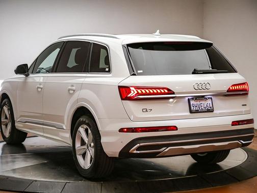 Carrara White 2023 Audi Q7 45 Premium