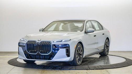 2026 BMW 740 740i