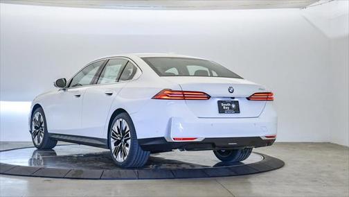 2025 BMW 530 i
