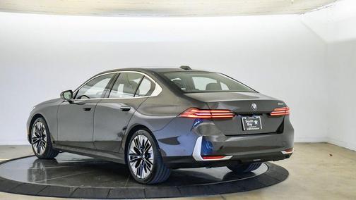 Dark Graphite Metallic 2026 BMW 530 530i