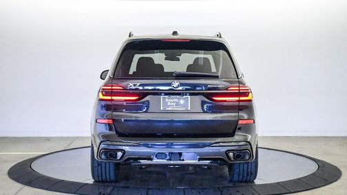 Black Sapphire Metallic 2026 BMW X7 xDrive40i