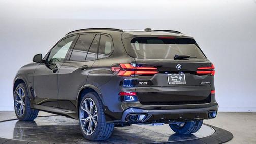 Black Sapphire Metallic 2026 BMW X5 PHEV xDrive50e