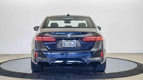 Black Sapphire Metallic 2026 BMW i5 eDrive40