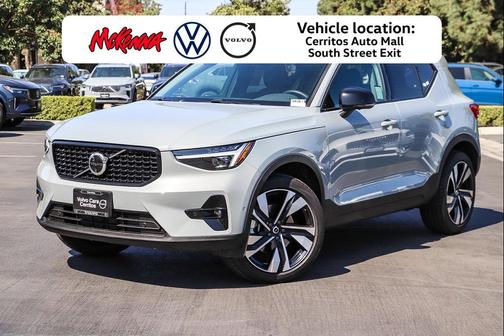 Vapour Grey 2026 Volvo XC40 Ultra, B5 AWD Gas (mild hybrid), Dark