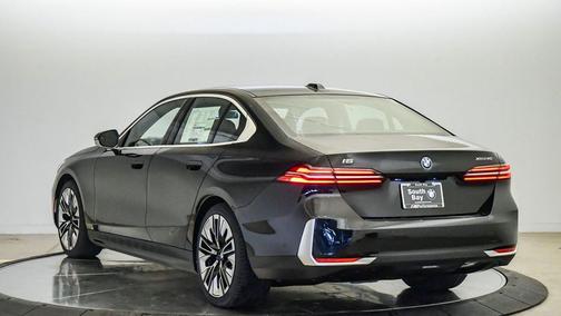 Black Sapphire Metallic 2026 BMW i5 xDrive40