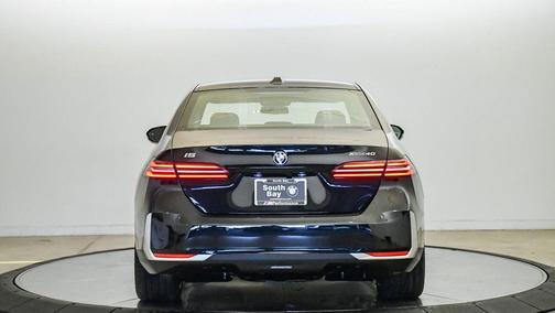 Black Sapphire Metallic 2026 BMW i5 xDrive40