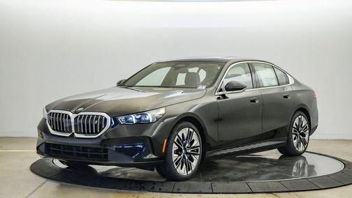 Black Sapphire Metallic 2026 BMW i5 xDrive40