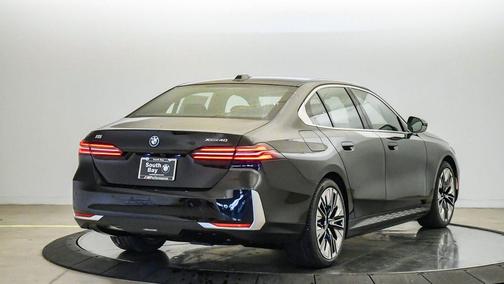 Black Sapphire Metallic 2026 BMW i5 xDrive40