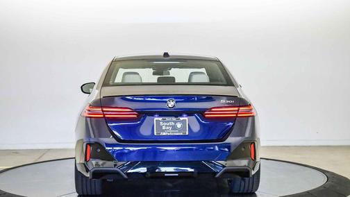 Tanzanite Blue II Metallic 2027 BMW 530 i