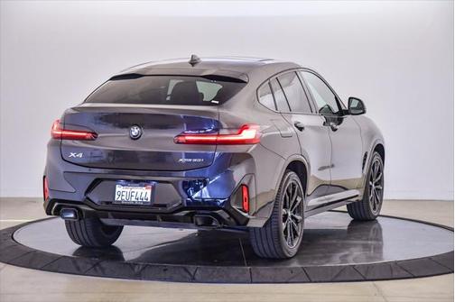 2023 BMW X4 xDrive30i