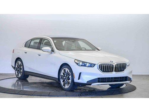 Mineral White Metallic 2026 BMW 530 530i