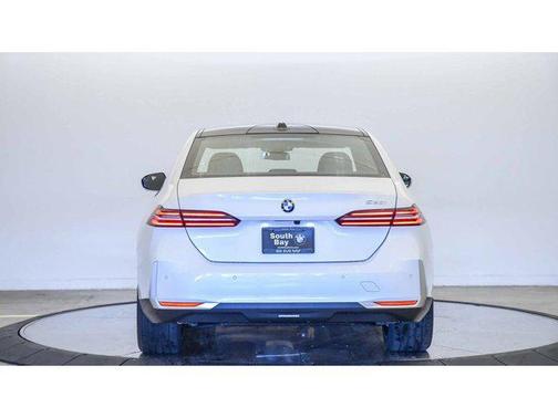 Mineral White Metallic 2026 BMW 530 530i