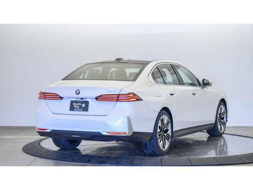 Mineral White Metallic 2026 BMW 530 530i