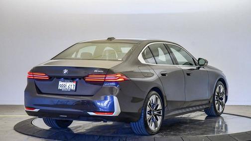 2025 BMW 530 530i