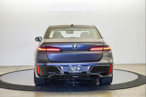 Frozen Deep Gre 2026 BMW 740 740i