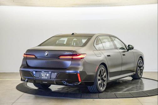 Frozen Deep Gre 2026 BMW 740 740i