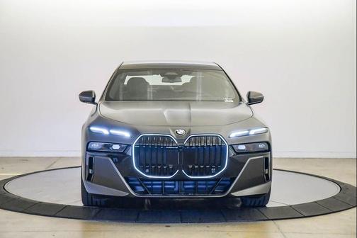 Frozen Deep Gre 2026 BMW 740 740i