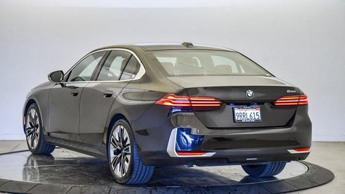 2025 BMW 530 530i