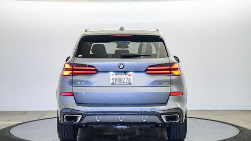 Skyscraper Grey Metallic 2026 BMW X5 sDrive40i