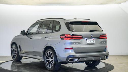 Skyscraper Grey Metallic 2026 BMW X5 sDrive40i