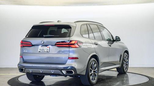 Skyscraper Grey Metallic 2026 BMW X5 sDrive40i