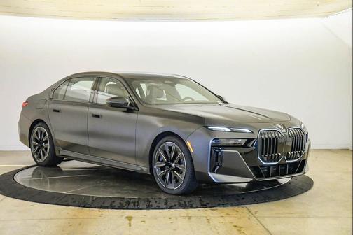 Frozen Deep Gre 2026 BMW 740 740i